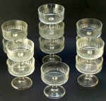 Doze taças para champagne, 9,5cm, finíssimo vidro incolor, corpos ornamentados: caneluras verticais. Muito bem conservadas.