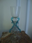 Antigo e raro copo de pé alto em vidro francês soprado e fundido, med. 28 cm