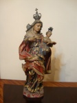 Imagem portuguesa séc. XVIII, Nossa Senhora do Carmo, em madeira entalhada e policromada med. 35 cm de alt.