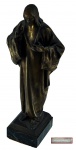 Estatueta de bronze representando Sagrado Coração de Jesus; assinado Jacques Martin, sobre base de mármore verde rajado, med. total 21 cm