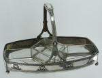 Petisqueira em formato de cesta em metal WMF , com recipientes de vidro ( falta 1 recipiente). Medidas 18 x 32 x 19 cm