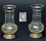 Par de pequenas floreiras em cristal com base e bocal de prata, 13 cm