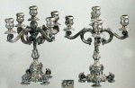 Par de candelabros de prata portuguesa para 5 velas cada, 33 cm, peso total aprox. 3.765 g