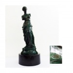 Escultura francesa Vênus de Milo, da Fundição HYLORIN & CIE - PARIS; apresentando bela escultura de época, cinzelada, esculpida e patinada. Apresenta selo da fundição. Base em mármore preto Belga. Altura 40 cm