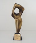 Prêmio - Escultura "Picasso", autor não identificado, med. 27 cm de altura, com placa de identificação. Estado de conservação bom. (13º andar)