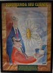 Cartaz decorativo com tema "Surpreenda seu Cliente", med. 57 x 42 cm. Estado de conservação razoável (moldura ruim)