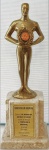 Clube Vida em Grupo-RJ - Escultura em bronze, base em mármore "Prêmio Destaque em Propaganda e Marketing 2007/2008", med. escultura 21 x 10 cm, base 11 x 11 x 11 cm. Estado de conservação bom