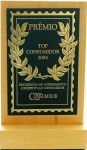 Escultura em madeira com placa de alumínio - Prêmio Top Consumidor 2004 "Excelência no Atendimento e Respeito ao Consumidor", med. 20 x 12 cm. Estado de conservação bom