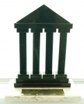 Escultura em mármore negro com base em mármore Prêmio ANSP 2004 "Melhores de 2003", med. 31 x 26 x 13 cm. Estado de conservação bom