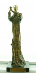 Escultura de Bronze com base em mármore "Sulamérica Open Itaparica - 2006", med. 42 cm. Estado de conservação bom