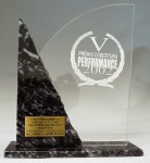Escultura em acrílico e Mármore "V Prêmio Cobertura Performance 2002", med. 24 x 20 cm. Estado de conservação bom