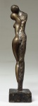 Escultura em bronze com base em mármore sem assinatura, med. 33 cm. Patrimônio 036071. Estado de conservação bom