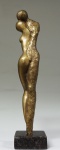 Escultura em bronze com base em mármore sem assinatura, med. 33 cm. Patrimônio 036073. Estado de conservação bom