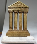 Escultura em bronze base em mármore "Prêmio ANSP 2001 - Troféu Seguros e Riscos - Melhores de 2000", med. 35 cm. Estado de conservação bom