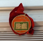 Medalha em bronze "O Basquetebol de Santa Catarina - 95 Anos de História 2010", med. 9 cm de diâmetro. Estado de conservação bom