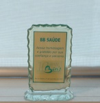Placa em pasta de vidro - "BB Saúde - 10 Anos" Ben's Corporate 2007, med. 11 x 8 cm.  Estado de conservação bom