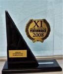 Escultura em acrílico base em mármore "XI Prêmio Cobertura Performance 2008", med. 25 x 22 cm. Estado de conservação bom
