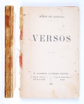 de Alencar, Mario (1872-1925) - filho de José de Alencar - "Versos" , ed.1909. Livro sem capa, pág. amareladas, apresenta furos de traça em todas as páginas. Med. 17,5x11 cm,133g., 156 pag. + 32 do extracto do catálogo