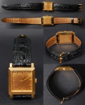 BOUCHERON - Relógio de pulso, caixa e fivela em ouro 18K, pulseira de couro original. Em bom estado e funcionando. Peso total: 26,5 g. Medida: 3 x 2,5 cm.