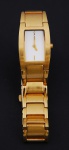 DKNY NEW YORK - Relógio feminino espessurado a ouro  na caixa e na pulseira. Mostrador branco. Marca da grife.