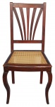 Cadeira em madeira nobre, assento em palhinha sintética.