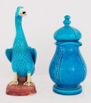 Potiche com tampa e pássaro em porcelana oriental na cor azul turquesa (pato com bico quebrado). Alts. potiche 24 cm pato 27 cm