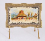 Relíquia - miniatura de pintura européia assinada, óleo sobre placa de marfim, moldura em metal med. 4,5 x 6,5 cm, acompanha cavalete em metal.