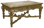 Imponente e palaciana mesa francesa de apresentação no estilo Império, ricamente entalhada e dourada. Tampo em Mármore italiano Carrara polido, med. 83 x 170 x 104 cm