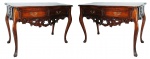 Par de imponentes mesas de encostar de jacarandá mineiro, estilo D. José com 2 gavetas. Medidas 1,18 x 0,55 x 0,80 m.