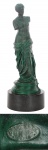 Escultura francesa Vênus de Milo, da Fundição HYLORIN & CIE - PARIS; apresentando bela escultura de época, cinzelada, esculpida e patinada. Apresenta selo da fundição. Base em mármore preto Belga. Altura 40 cm