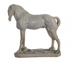 Escultura fundida em resina e pó de mármore representando cavalo Sultão, med. 34 x 32 cm, 1983