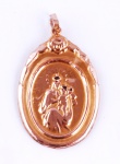 Medalha de N. Sra. c/ menino Jesus em ouro oco. Peso: 1,6 gr.