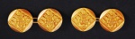 Par de abotoaduras em ouro 18k peruano contrastada, decoração asteca. Peso aprox. 12,2 g.