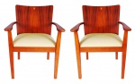 FERNANDO JAGER. Par de poltronas "OX" com assento em couro ecológico. Medidas  83 x 48 x 55 cm. cada.( um assento com mancha).