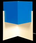 Luminária em duralumínio pintado em azul . Designer Haroldo Barroso.Assinada.Medidas 42 x 22 cm.