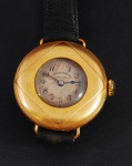 Relógio em ouro e couro , Chronometre - MOVADO. Tamanho com pulseira 19 cm, tamanho da caixa 25 mm de diâmetro. Peso total 20 g.