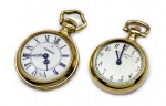 Lote com 2 mini relógios de bolso em ouro contrastado, marca ASCOT WATCH DE LUXE E MONTANUS. Peso total 24 gr.