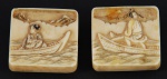 Par de botões de quimono em marfim esculpido representando casal em barco. Assinado no verso, med. 30 x 30 mm cada.
