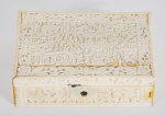 Caixa porta joias em marfim (no estado). Medidas 3 x 11 x 8 cm.