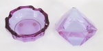 Lote com dois cinzeiros em cristal lilás ( sendo um triangular com trincado interno e pequeno lascado na base - 12 x 13 cm) e outro redondo (5 x 15 cm).