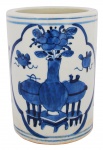 Porta pincéis de porcelana chinesa decoração azul e branca. Alt. 13 cm