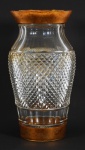 Vaso de cristal , lapidação bico de jaca e detalhes em dourado.Medidas 25 x 12 cm.