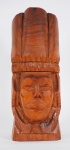 Busto em madeira entalhada, representando Figura indígena. Alt. 26 cm