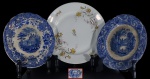 Lote contendo 3 pratos , sendo : 2 em faiança inglesa RIDGWAYS( no estado, 26 cm) e 1 francês E.BOURGEOIS, floral ( 31 cm).