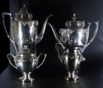 Serviço de chá e café em metal espessurado a prata , sendo: 2 bules , açucareiro e leiteira, decorados com cachos de uvas. Alts. 27 cm, 22 cm, 14 cm e 13 cm.
