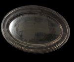 Travessa oval em metal espessurado a prata CHRISTOFLE . Medidas 67 x 42 cm.