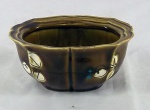 Pequeno bowl em cerâmica vitrificada ( alguns bicados). Medidas 6,5 x 15 cm.