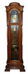 Relógio carrilhão, com pêndulo e pesos. Medidas 227 x 73 x 39 cm.