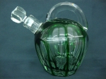 Licoreira em cristal Baccarat em tom verde esmeralda. Alt. 19 cm .