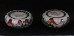Saleiro e pimenteiro em porcelana chinesa , no formato de folha. Medidas 3 x 6 cm.